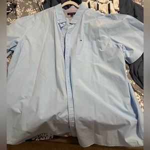 Tommy button down short